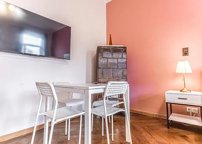Lovely 1Br Apt. Near Akh Hospital