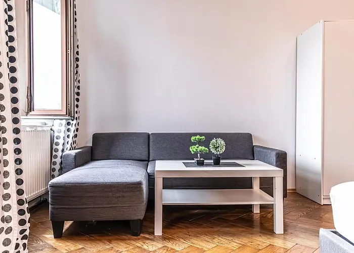 Lovely 1Br Apt. Near Akh Hospital